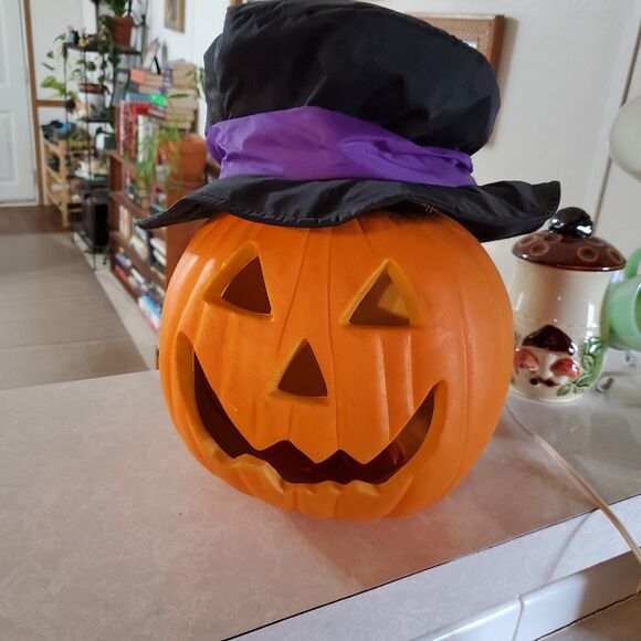 Halloween Plug in Light Up Pumpkin With Black Hat Purple Ribbon - Picture 1 of 3